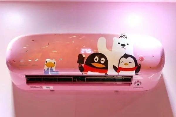 qq交友中心首页怎么进入？